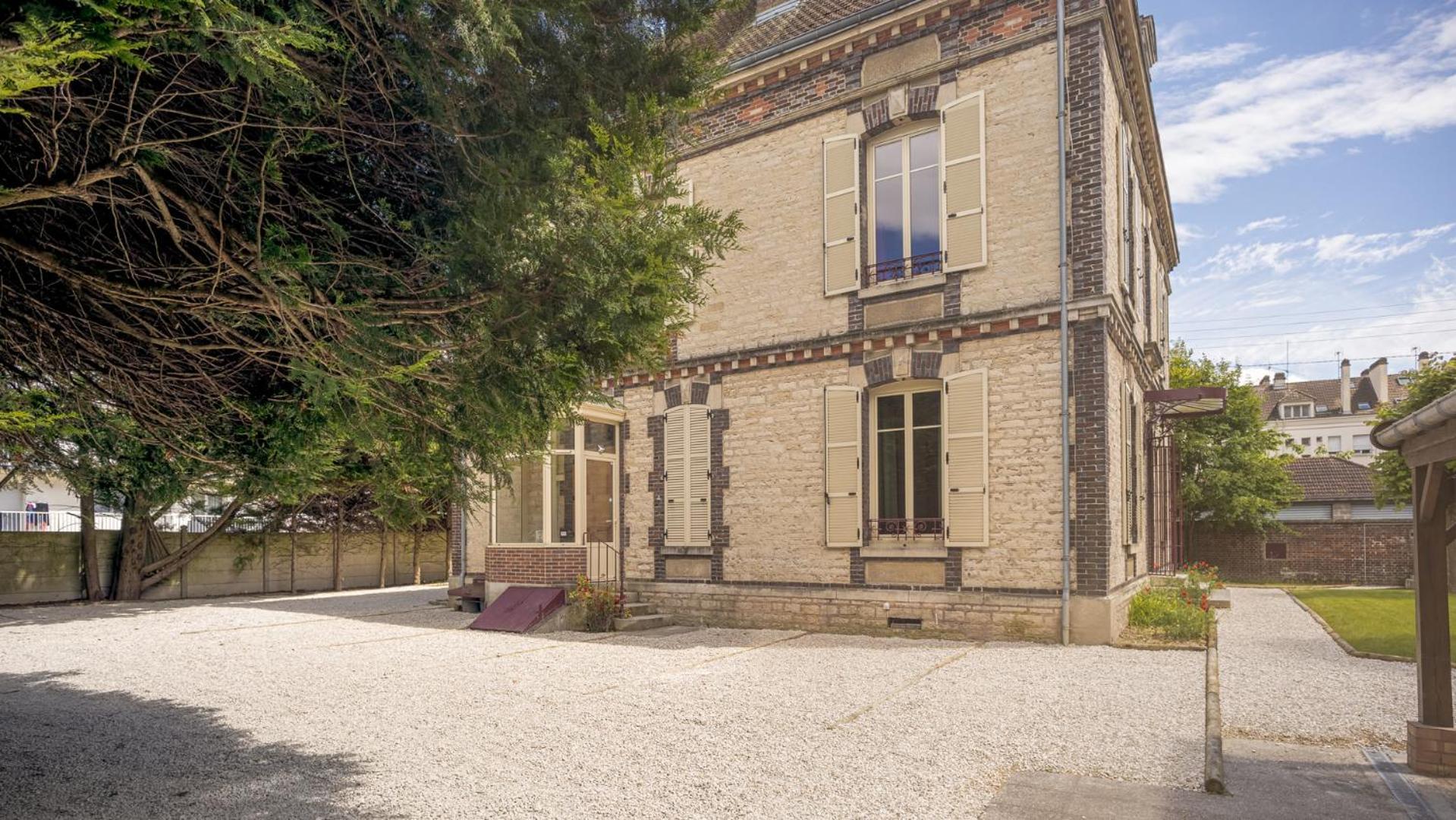 Bonappart 13 - Charme Napoleonien & Confort Troyes Bagian luar foto