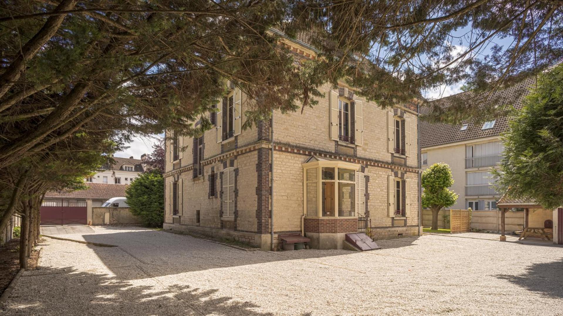 Bonappart 13 - Charme Napoleonien & Confort Troyes Bagian luar foto