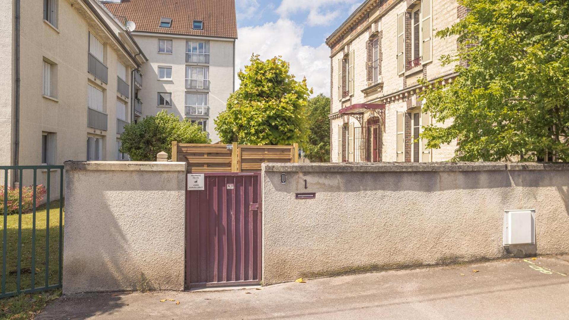 Bonappart 13 - Charme Napoleonien & Confort Troyes Bagian luar foto